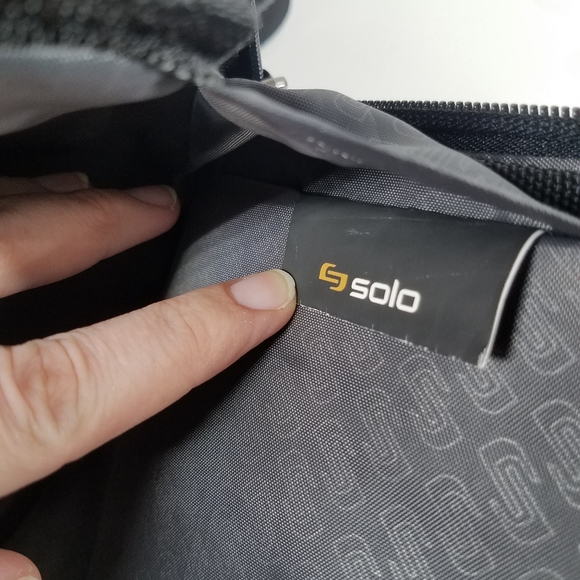 Solo Black Laptop Case Bag - Picture 12 of 13